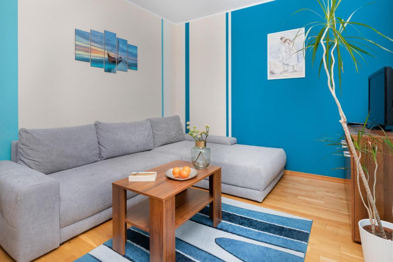 4 Pory Roku By Renters Apartment