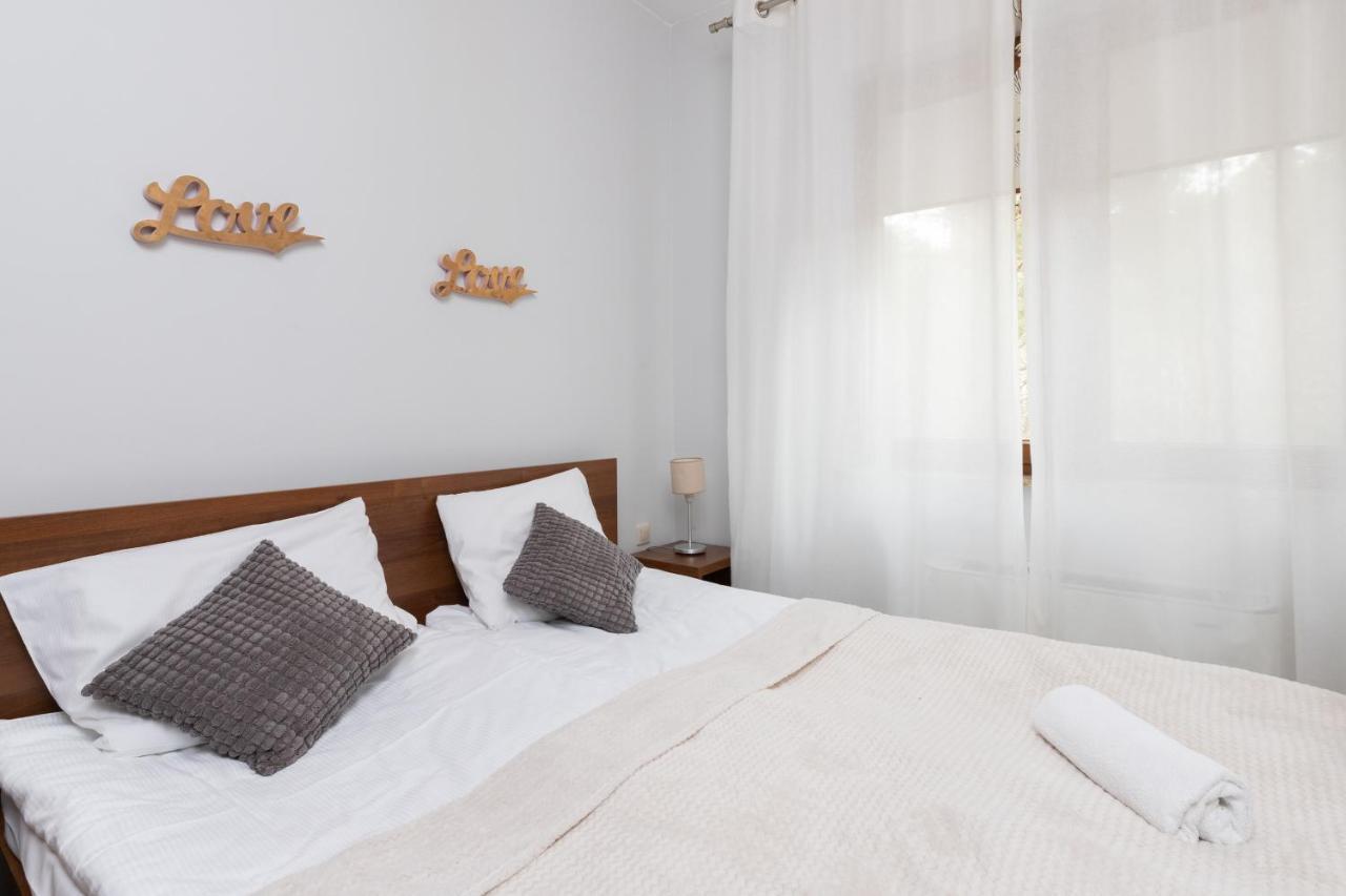4 Pory Roku By Renters Apartment *