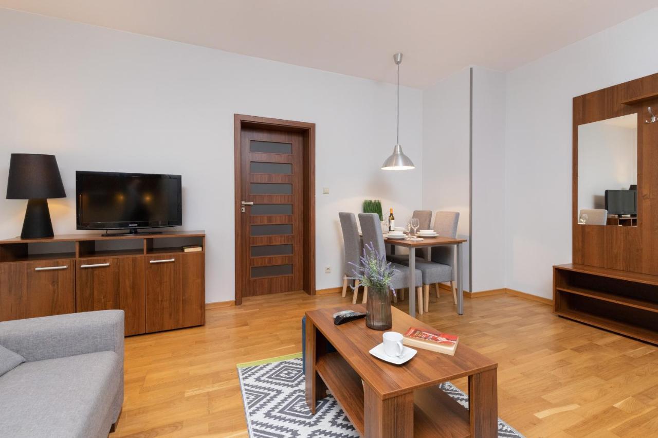 4 Pory Roku By Renters Apartment